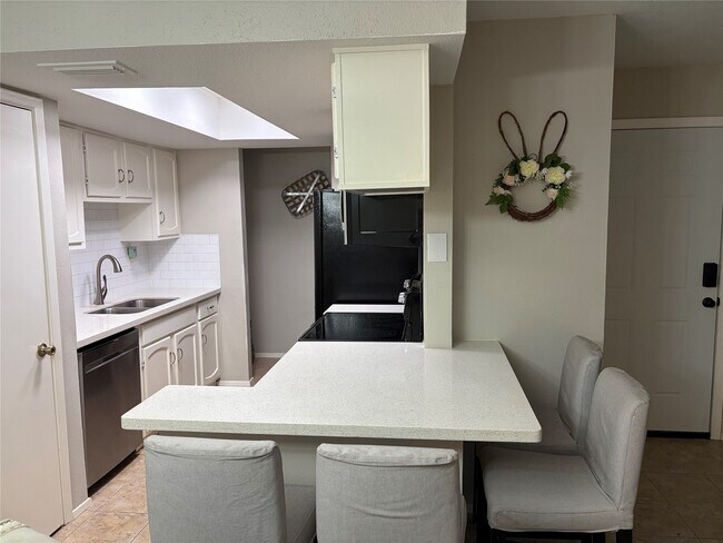 Building Photo - 14555 Wunderlich Dr