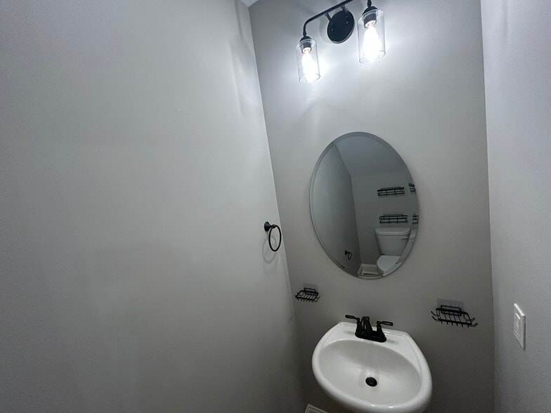 Building Photo - 163 Susan Lynn Dr