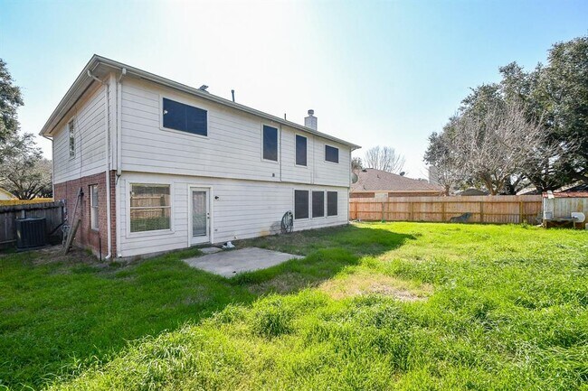Building Photo - 20418 Linden Tree Dr
