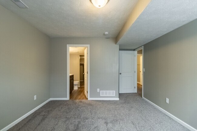 Building Photo - Gorgeous Newer Home in Nice Family Neighborhood