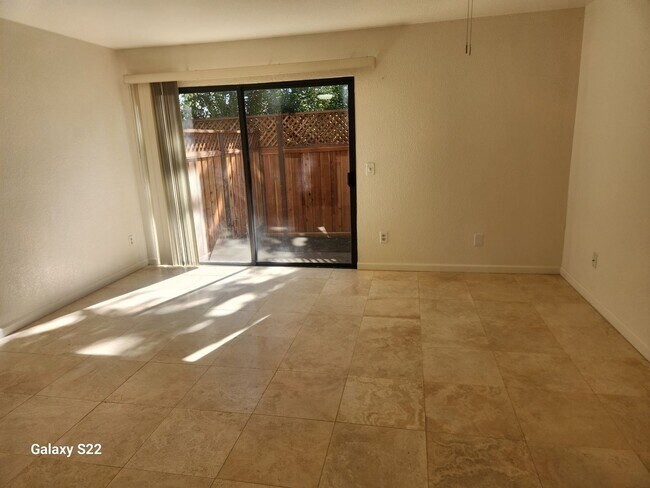 Building Photo - Beautiful two story condo in a well maintained complex, and close to everything!!