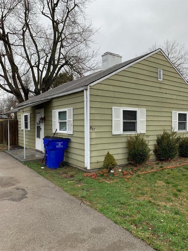 Primary Photo - 937 Meadow Ln