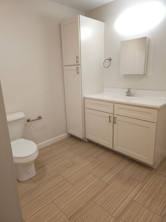 Building Photo - Village at Autumn Pond II: One Bedroom wit...