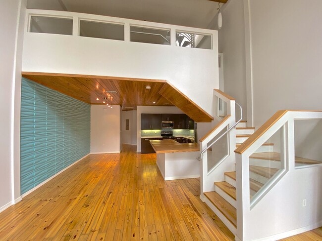 Building Photo - Stunning and Unique Luxury Town Home for Rent in the heart of sought after SODO!