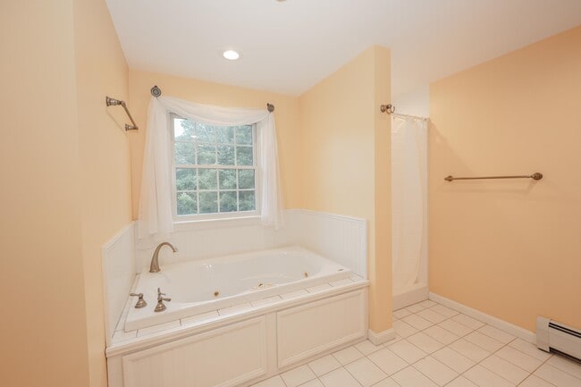 Building Photo - 55 Holbrook Hill Rd
