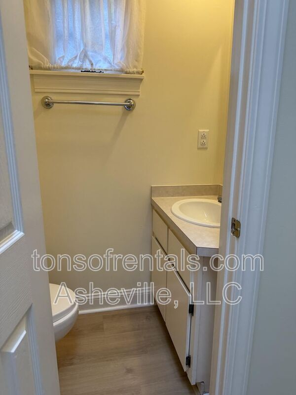 Building Photo - 6 Tiburon Pl