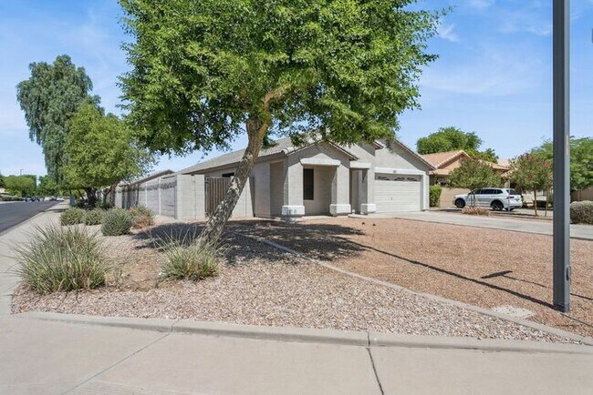Building Photo - Nice 3 bedroom 2 bath