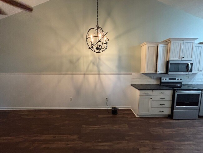 Building Photo - 5202 Fox Ct