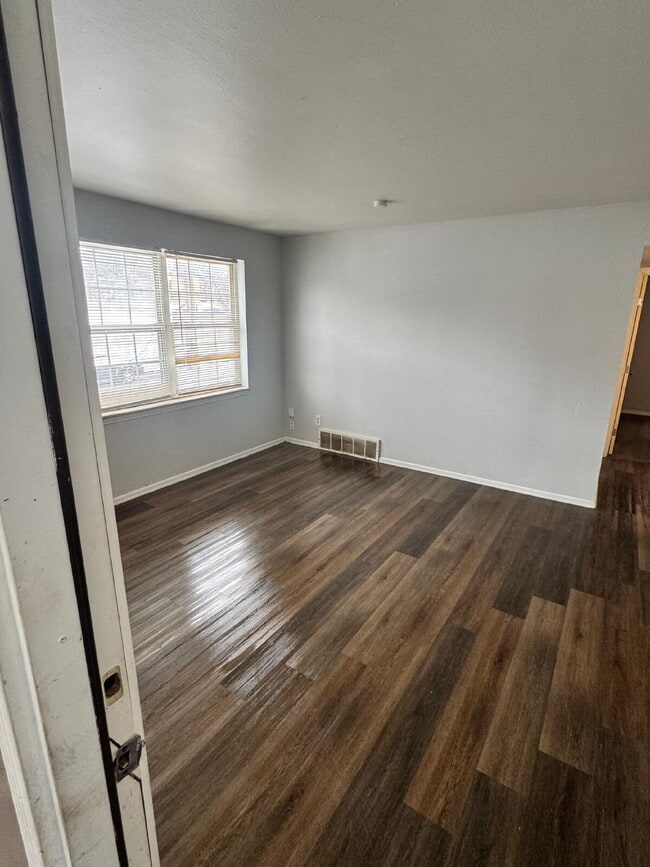 Building Photo - 2919 Chippewa St