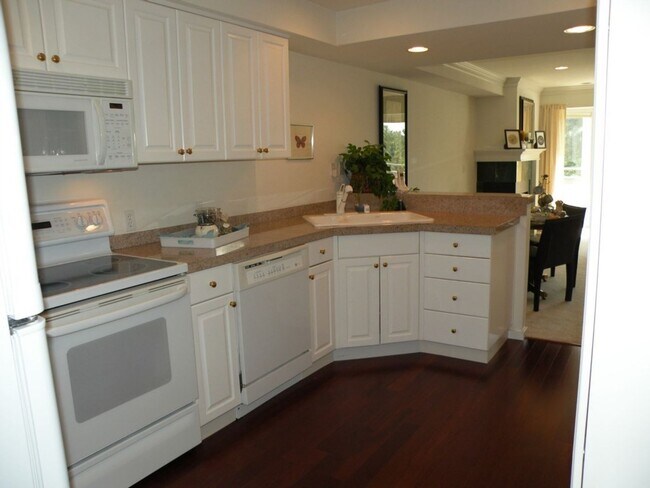 Building Photo - 2 Bed 3 Bath Condo at Galleria in the Hear...