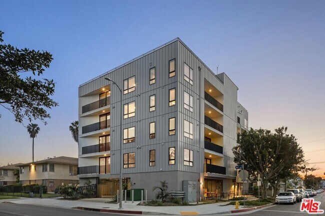 Primary Photo - 4506 Dockweiler St