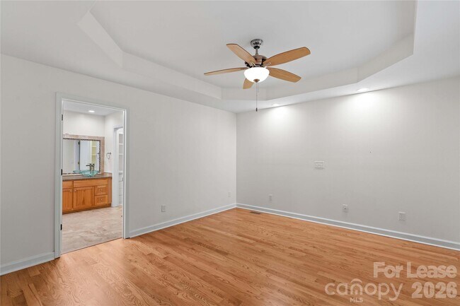 Building Photo - 5020 Fox Hollow Dr