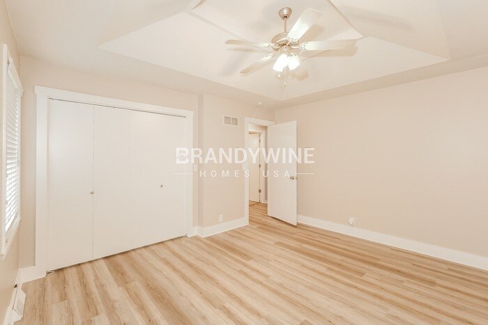 Building Photo - 402 Maple Ave