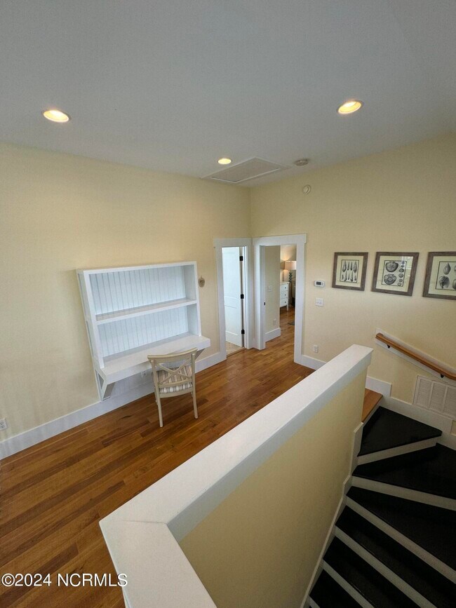 Building Photo - 819 Meadowsweet Ln