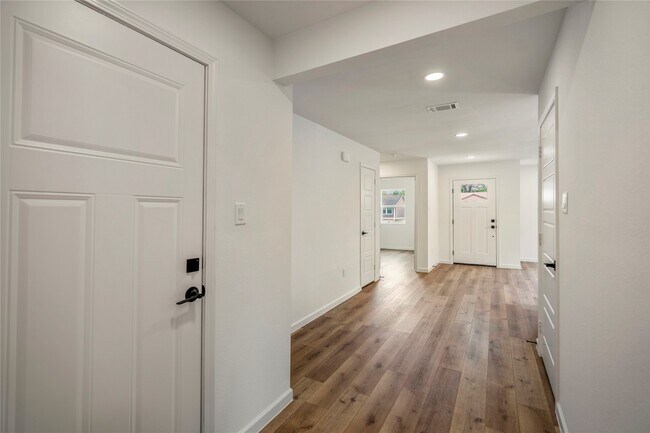 Building Photo - 3923 Alsace St