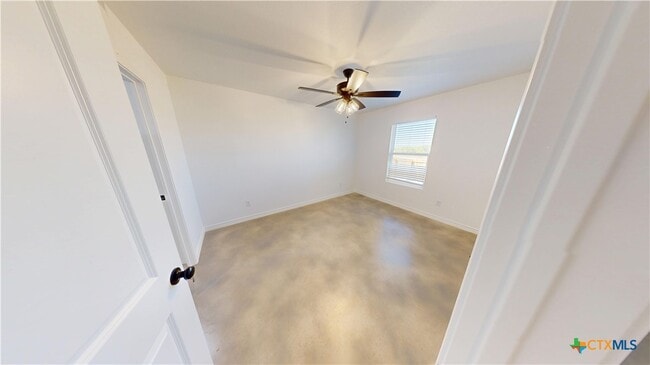 Building Photo - 905 Smoke Tree Ln