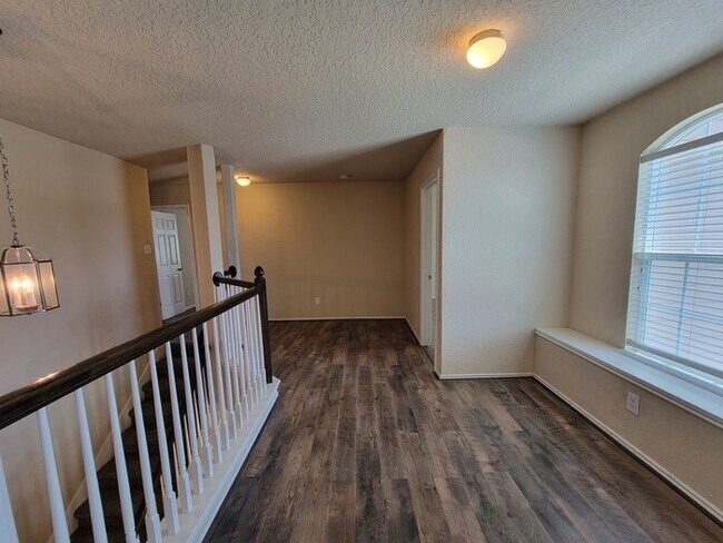 Building Photo - Charming 4 beds 2 baths in San Antonio!