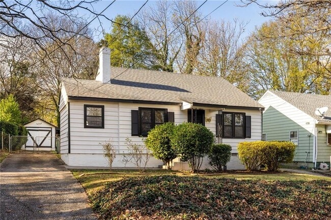 Building Photo - 3373 La Vista Dr