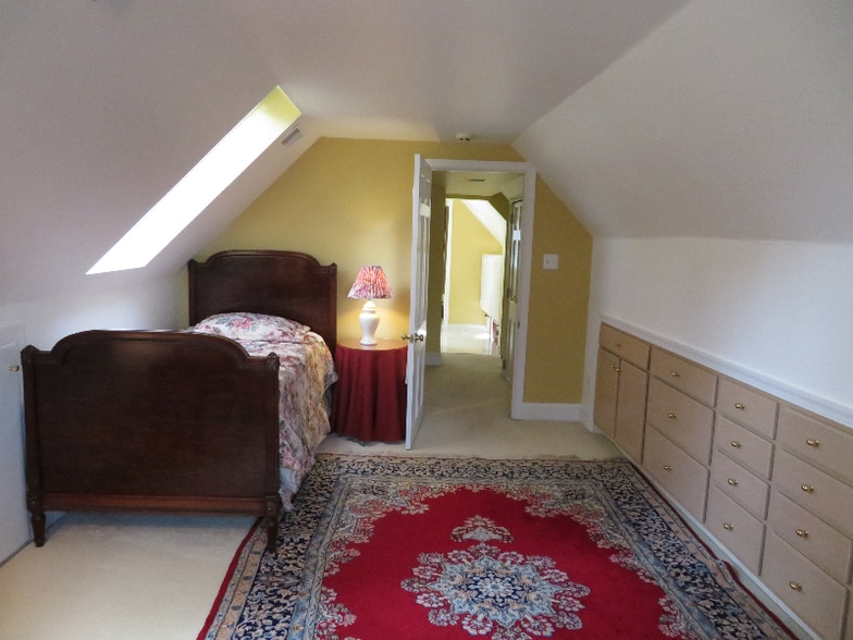 Building Photo - 1100 23rd Rd S