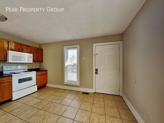 Building Photo - 1394 Indianola Ave