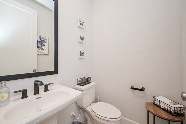 Building Photo - 71 Perennial Cyn Dr