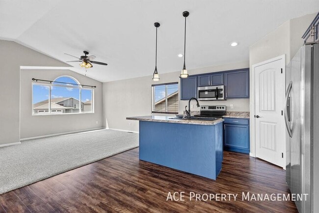 Building Photo - 540 Pride Ct