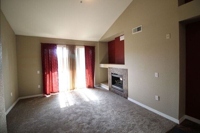 Building Photo - Fantactic Condo