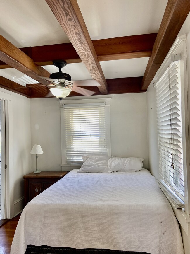 Building Photo - 16 Estey St