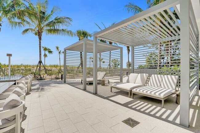 Building Photo - 900 N Ocean Blvd