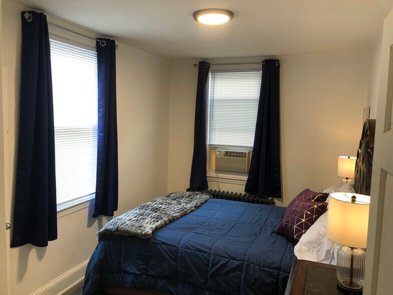 Building Photo - 1513 Oates St NE