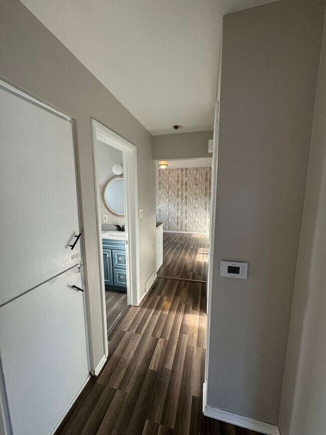 Building Photo - 3 bd 1ba charming home in Hudson IA for rent