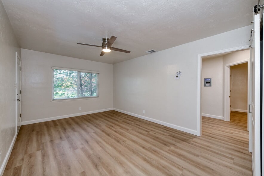 Building Photo - 326 E Dudley