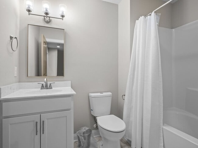 Building Photo - Modern Beaufort Townhome available for Long Term Rental