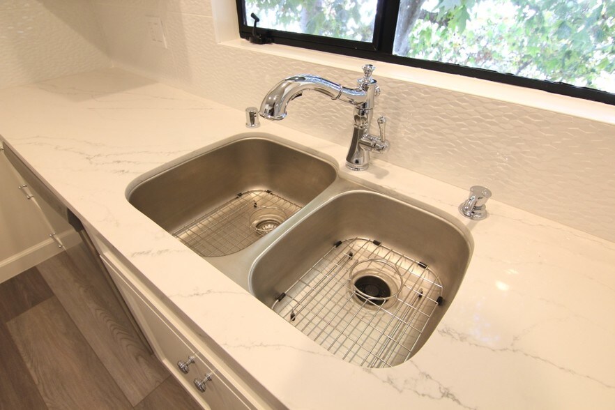 Building Photo - 1523 S Wooster St