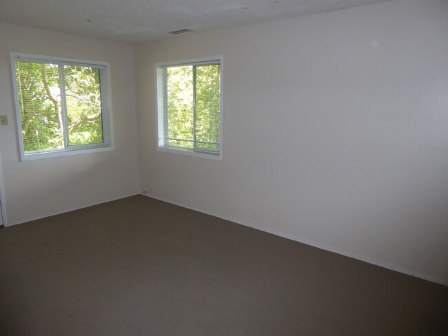 Building Photo - MODERN FOUR BEDROOM HOME IN THE GREENBRAE ...