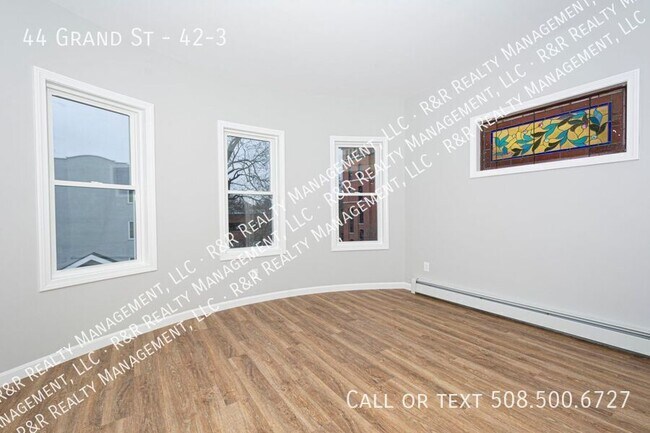 Building Photo - 44 Grand St