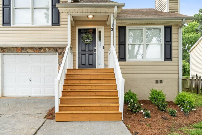 Building Photo - 13 Huntcliff Dr