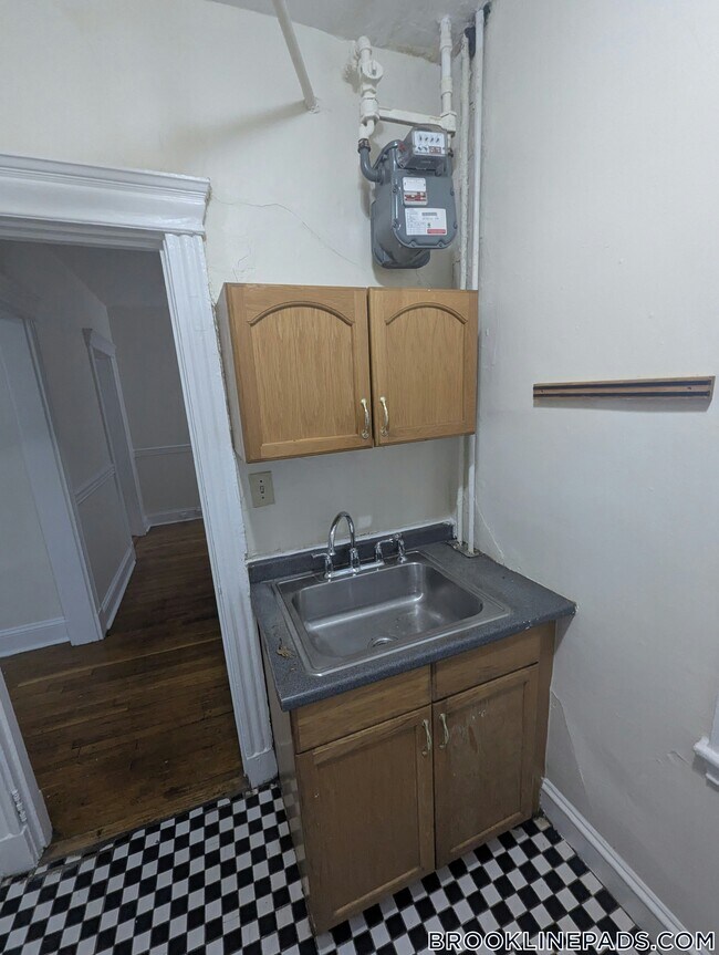 Building Photo - 364 Riverway
