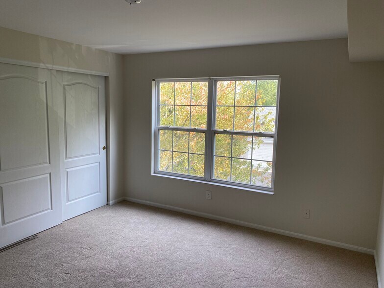 Building Photo - 5355 Cooper Rd