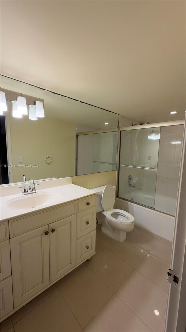 Building Photo - 200 Leslie Dr