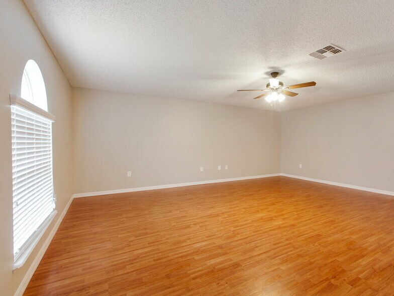 Building Photo - 1626 Corner Meadow Cir