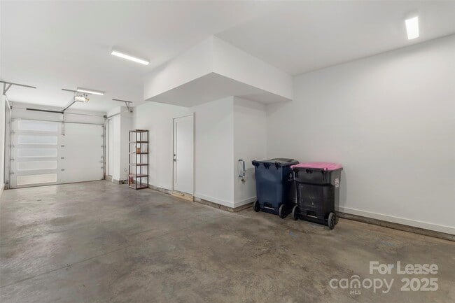 Building Photo - 2653 Shenandoah Ave