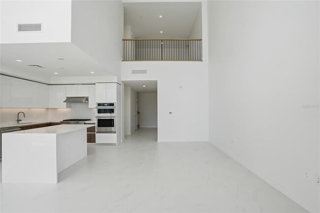 Building Photo - 400 Central Ave