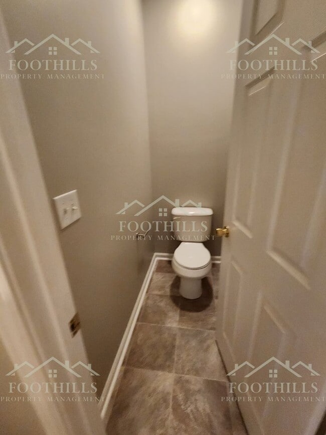 Building Photo - 6 Robert de Brus Cir