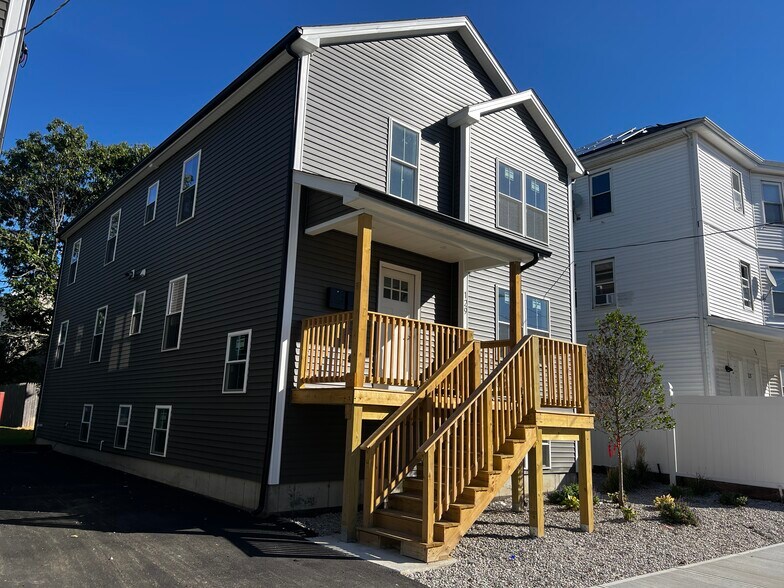 Building Photo - 129 Stanwood St