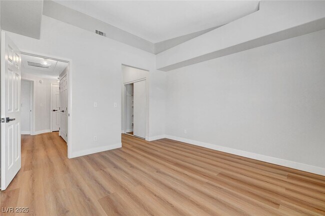 Building Photo - 301 Pine Haven St
