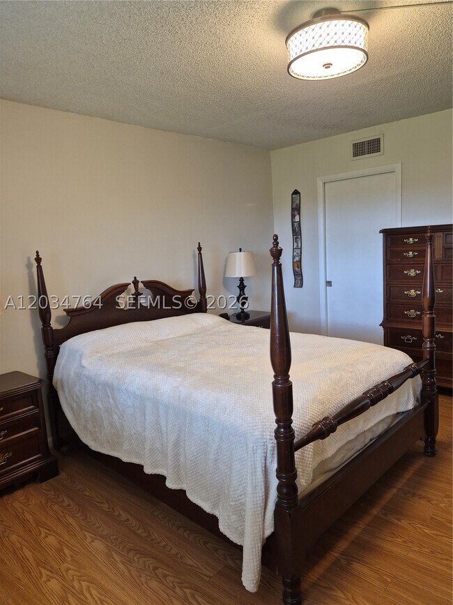 Building Photo - 7797 Golf Cir Dr