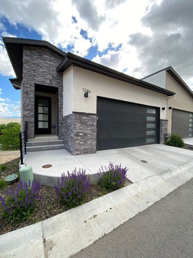 Building Photo - Close to Micron! Luxury Town Home With Two...
