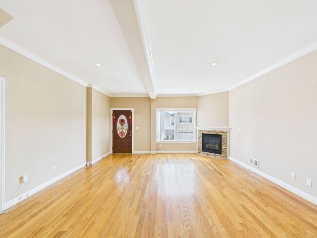 Building Photo - Spacious 3 bed/2 bath in prime Ingleside location near Ocean Ave.