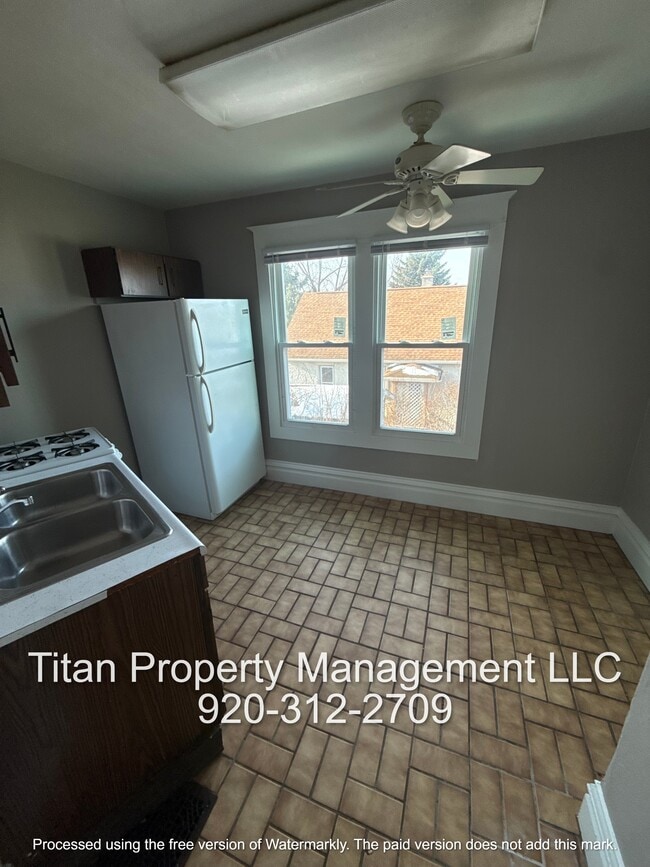 Building Photo - 19 E Murdock Ave